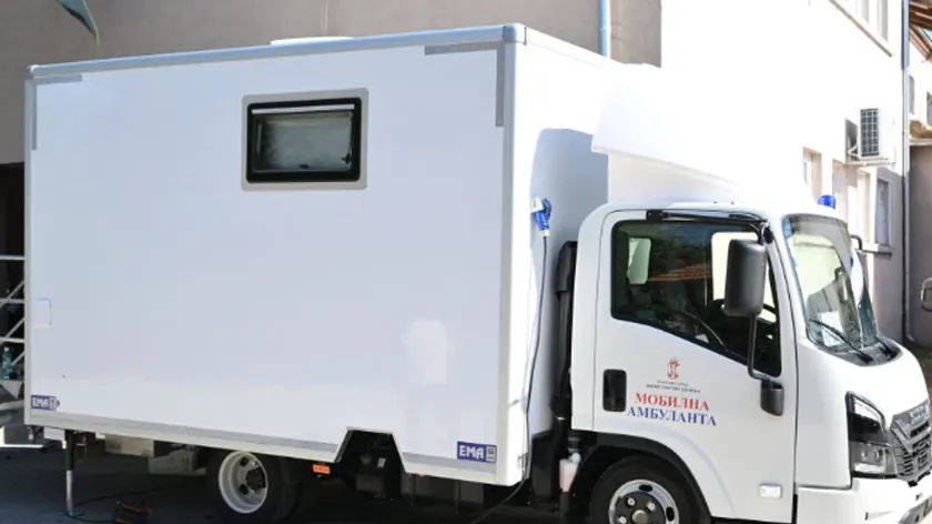 Sırbistan'da mobil sağlık ambulansı Umčare'de hizmet veriyor.
