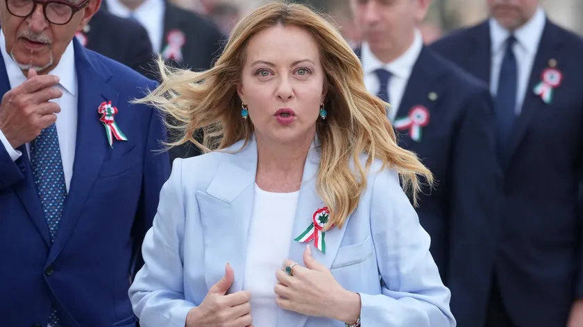 İtalyan Başbakanı Giorgia Meloni, tarihi bir sonuç elde etmek üzere.