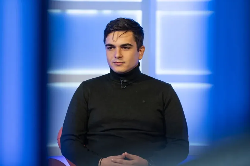 Sırp öğrenci Vladimir Đorđević'in yerel televizyonda ülkesini yıkmaya çalıştığı iddiasıyla hedef alındığına dair bir açıklama yaptı.