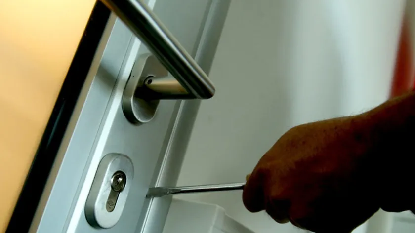 Sırbistan'da Hırsızlık Durumunda Meşru Müdafaa Sınırları Avukat Tarafından Açıklandı