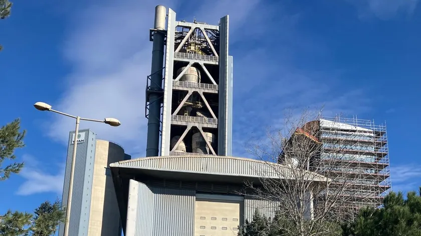 Avrupa'da çimento fabrikaları atık yakıtlarla karbon emisyonlarını azaltıyor