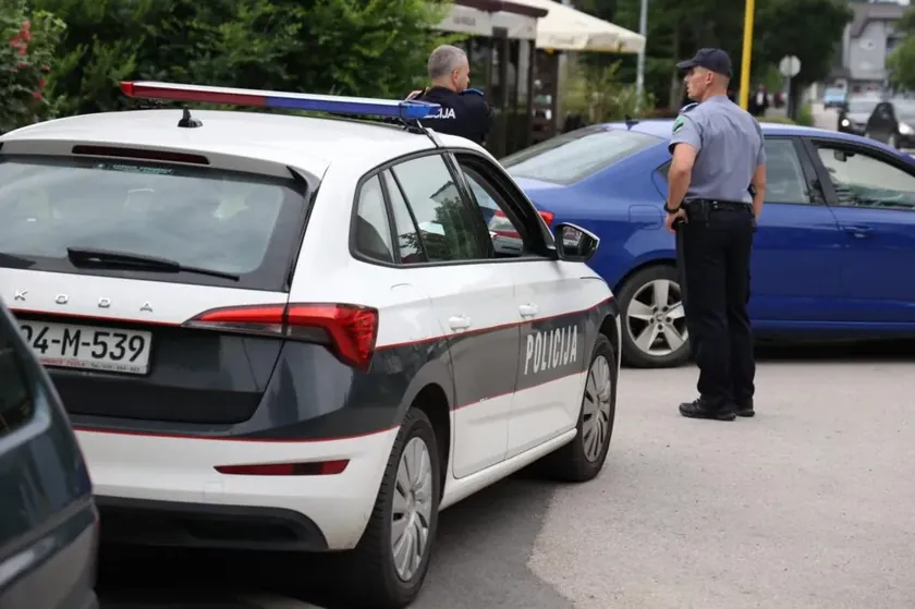 Bosna-Hersek Banovići'de Silahlı Saldırı Sonucu Bir Kişi Öldü, Bir Kişi Yaralandı