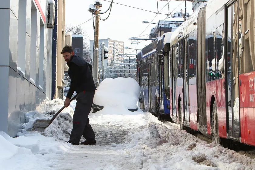 Beograd'da Kar Yağışı Şehir Yaşantısını Paralize Etti