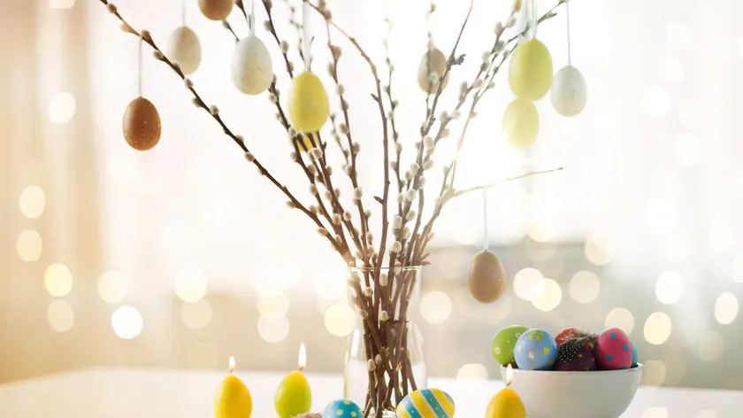Avrupa'da Paskalya Dekorasyonunda Trend: Basit Dallar Evinizi Kolayca Süslüyor