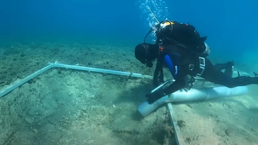 Zadar Üniversitesi Korčula açıklarında 7000 yıllık su altı antik taş yol keşfetti