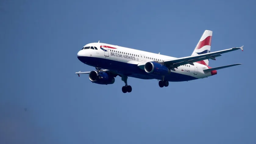 Bir British Airways uçuşunun mürettebatı, İngiltere'nin kuzeybatısında bulunan bir uçakta acil durum ilan etti.