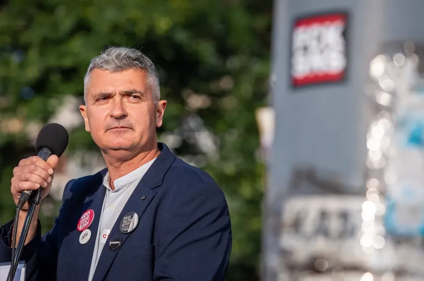 Sırp kardiolog Ilija Srdanović, vanredni parlamenter seçimlerinde "Öğrenci Listesi"nin ilk sırada yer almıştı.