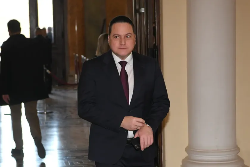 Sırp Sosyalist Partisi (SPS) içindeki bazı üyelerin parti yönetimine karşı gösterdiği tepkilerden endişe duyulduğu bildirildi.