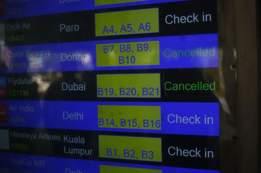 Orta Doğu hava sahası kapandı binlerce uçuş iptal edildi yolcular mahsur kaldı