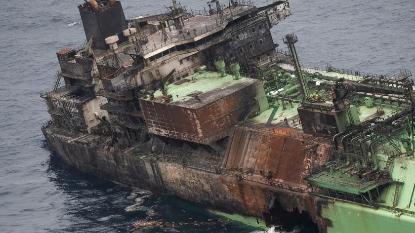 Rus tankeri Akdeniz'de kontrolsüz sürükleniyor: Patlama ve çevre felaketi riski taşıyor