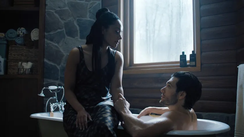 Netflix'in "Something Very Bad Is Going to Happen" dizisi gerilim ile sıkıcılık arasında kaldı