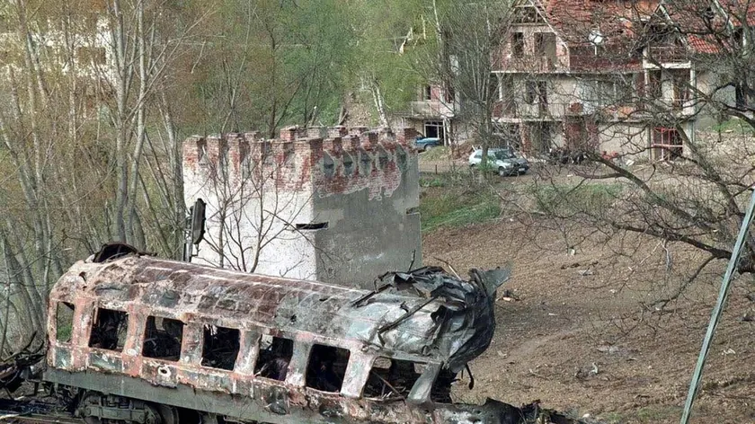 Sırbistan Grdeliçe Kanyonu'nda NATO tren saldırısının üzerinden 27 yıl geçti