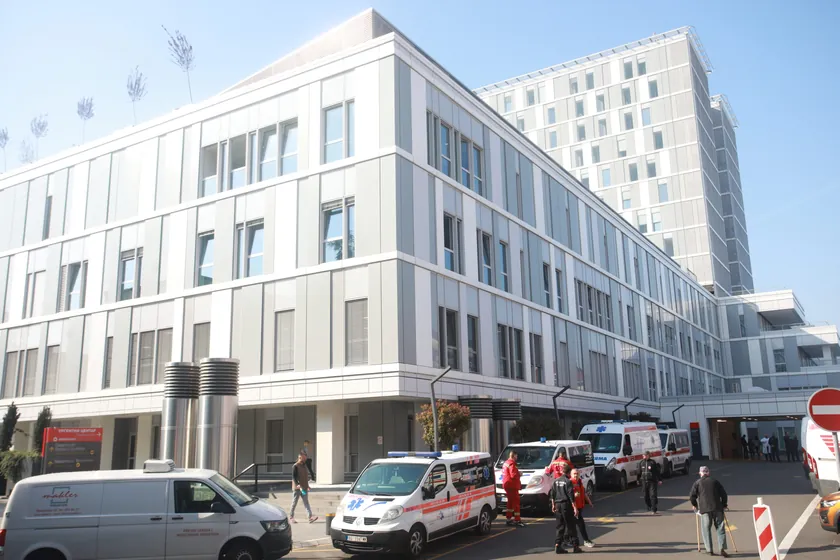 Tokom tartışma sırasında bıçakla karnına zarar veren adam hastaneye kaldırıldı