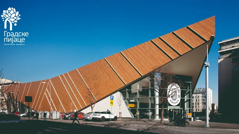 Palilula Pazarında camlar yüksek sıcaklıktan dolayı kırıldı.
