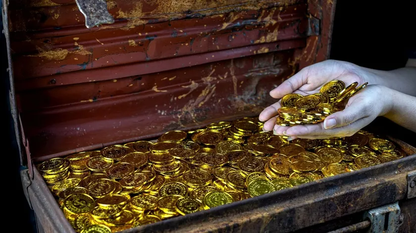 Altın fiyatları düştü: Akıllı para küresel piyasalardaki paniği fırsata çevirdi