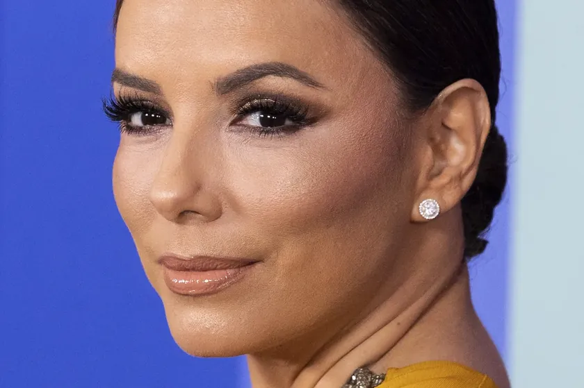 Eva Longoria bikinide poz verdi Oyuncu daha iyi görünüyormuş FOTO
