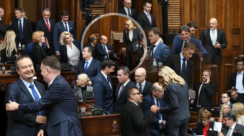 Sırbistan Hükümeti Bakıcı Ebeveyn Yasasını Redderken EXPO'ya Milyarlarca Avro Harcıyor