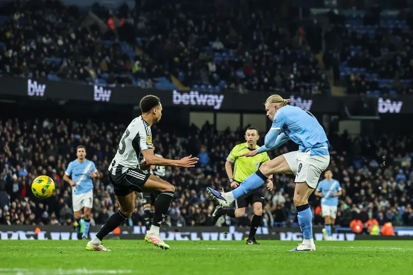 İngiltere'de Manchester City, Newcastle'ı eleyerek EFL Kupası finaline yükseldi
