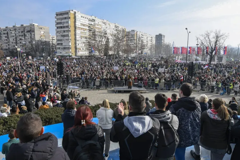 Blokajdaki Öğrenciler Ağı Aktive Etti Vatandaşları E-posta Kontrolüne Çağırdı
