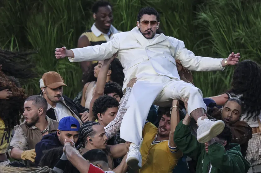 Sırp şarkıcı Tea Tairović hayranları Bad Bunny performansını kendi klibiyle kıyasladı