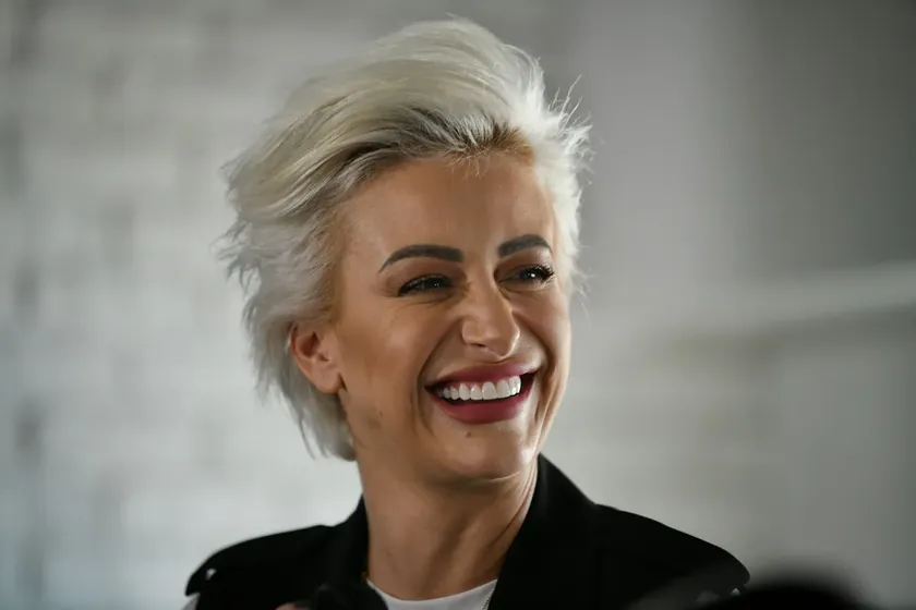 Sırp sunucu Dušica Jakovljević'in yeni görünümü sosyal medyada büyük yankı uyandırdı