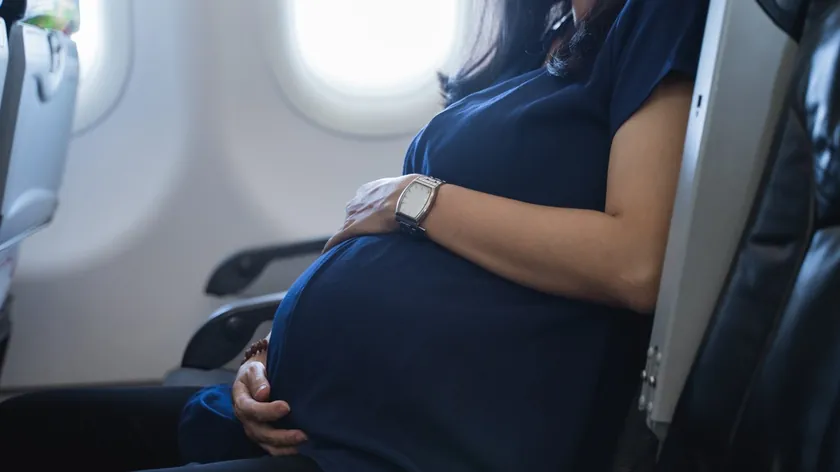 Jamaika New York uçuşunda yolcu doğum yaptı, pilot bebek için isim önerdi