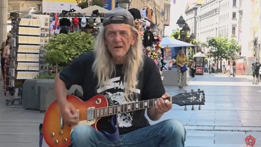 Sırbistan'ın Ünlü Sokak Müzisyeni Zoran Ilić Tambura Yeni Albümle Sahnelere Dönüyor