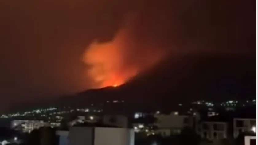 Karadağ'da büyük yangın Buktinja Bara yakınlarında çıktı, itfaiye tüm gece söndürme çalışmaları yaptı.