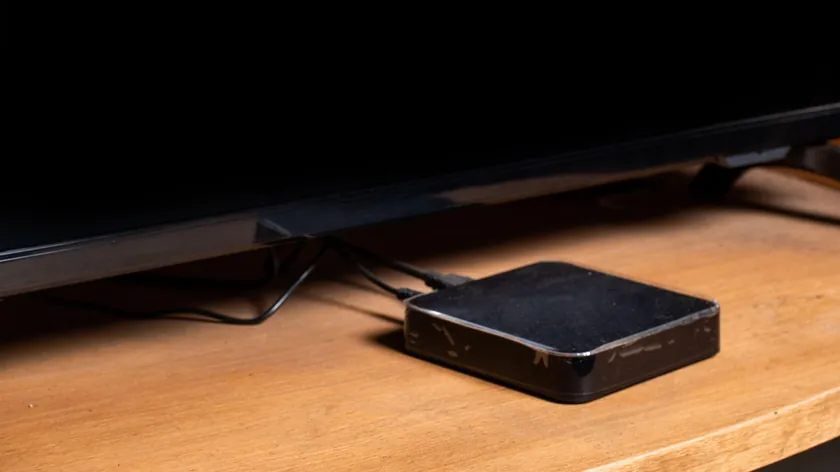 Sırp televizyonlarını akıllı televizyona dönüştürmek için basit bir yöntem TV box rehberi