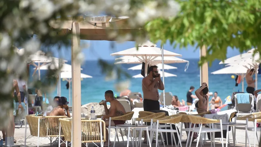 Nea Kalikratiji'nde Sırp turistlerden şikayet