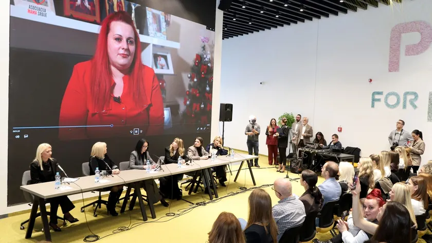Sırbistan'da 'Hiçbir Anne Yalnız Değildir' Konferansında Alimentasyon Fonu Vurgulandı