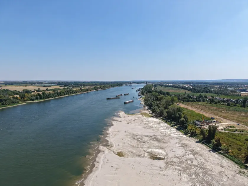 Dunav Nehri'nin Novi Sad yakınlarındaki seviyesi rekor düşük seviyede.