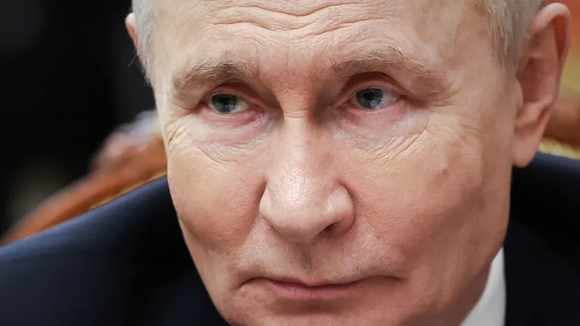 Putin Jugoslaviyu ve NATO'yu anlattıktan sonra "Sırp halkını bölmüşler" dedi.