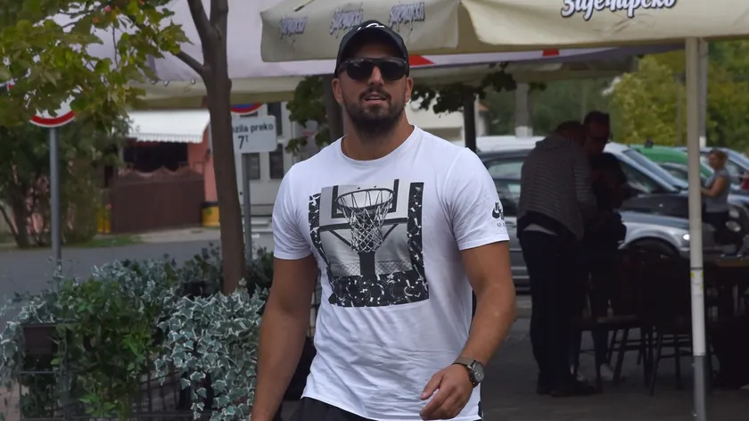 Eski gerçeklik yarışması katılımcısı bir arkadaşının evinin soyulduğunu gösteren kaydı paylaştı.