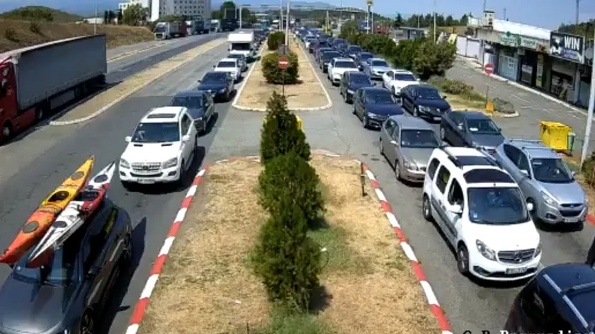 Sırbistan-Yunanistan sınırında yoğun trafik ve uzun bekleme süreleri yaşanıyor.