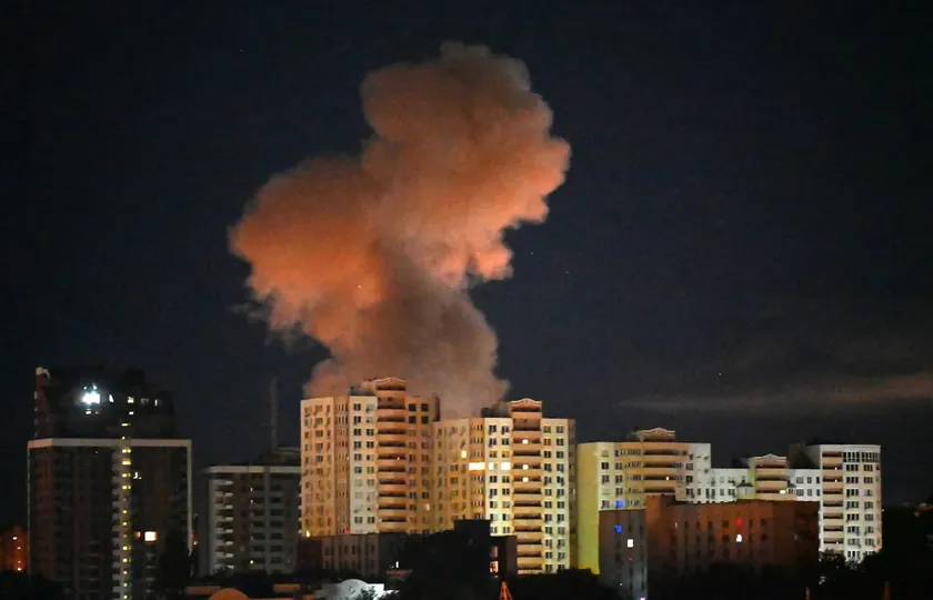 Kijev'de Rus saldırısı sonucu birçok binanın zarar gördüğü bildirildi.
