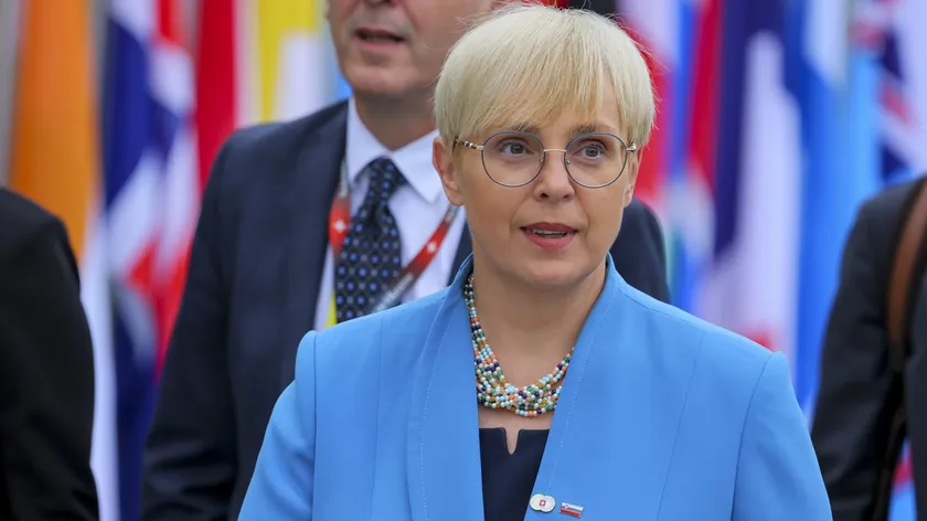 Slovenya Cumhurbaşkanı Nataša Pirc Musar hafif bir trafik kazasında yaralandı.