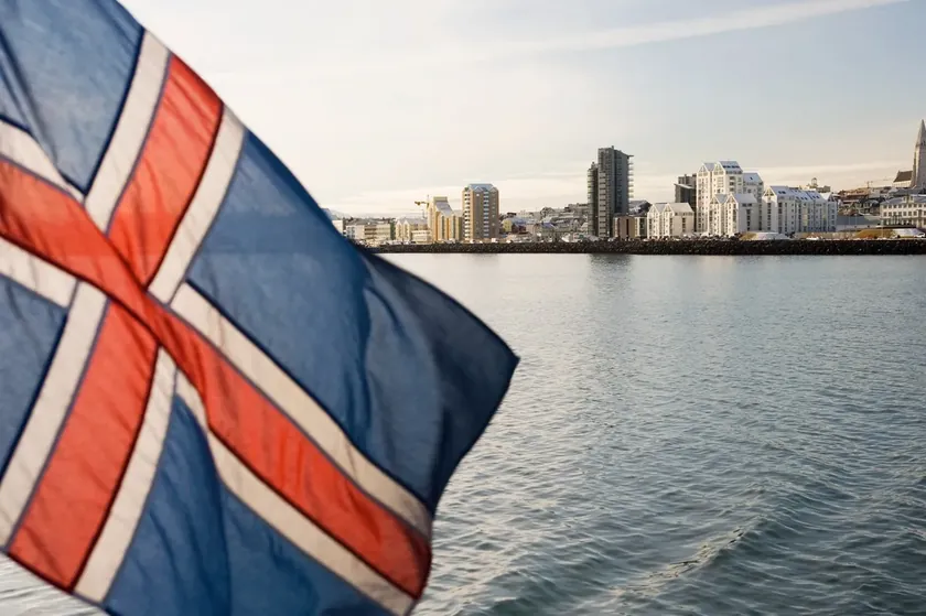 İzlanda jeopolitik durum nedeniyle Avrupa Birliği'ne hızlı katılımı değerlendiriyor.