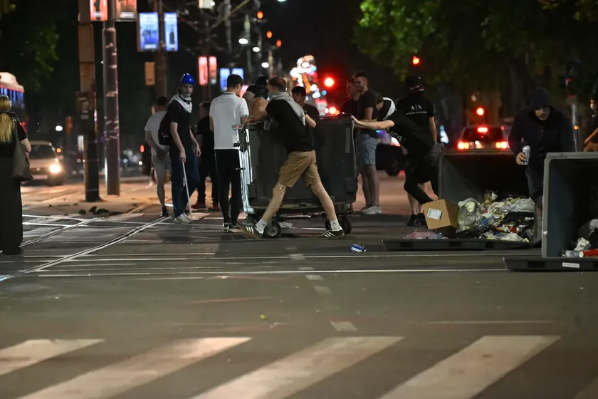 Sırbistan'da öğrenci protestosu sonrası olaylar yaşandı, rejim senaryoları gündemde