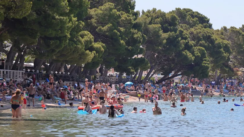 Makarska'daki Plaj Aşırı Kalabalık