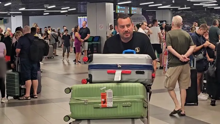 Peđa Medenica, kariyerine ve en büyük hit şarkısı "Dođeš mi u san" hakkında konuştu.