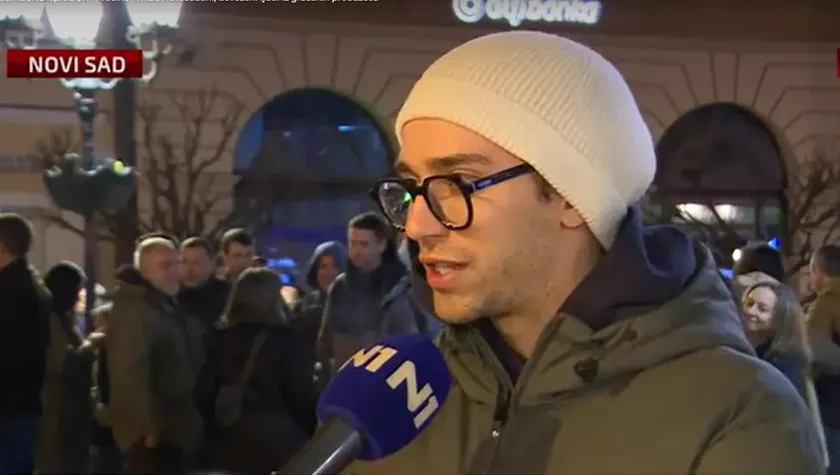 Novi Sad'da öğrenciler, yetkililerin Svetozar Miletić anma törenine katılımını protesto etti