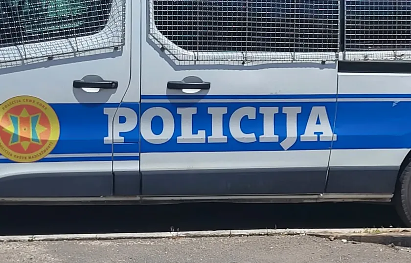 Karadağ'da organize suç gruplarına yönelik çok sayıda adreste polis operasyonu gerçekleştiriliyor.