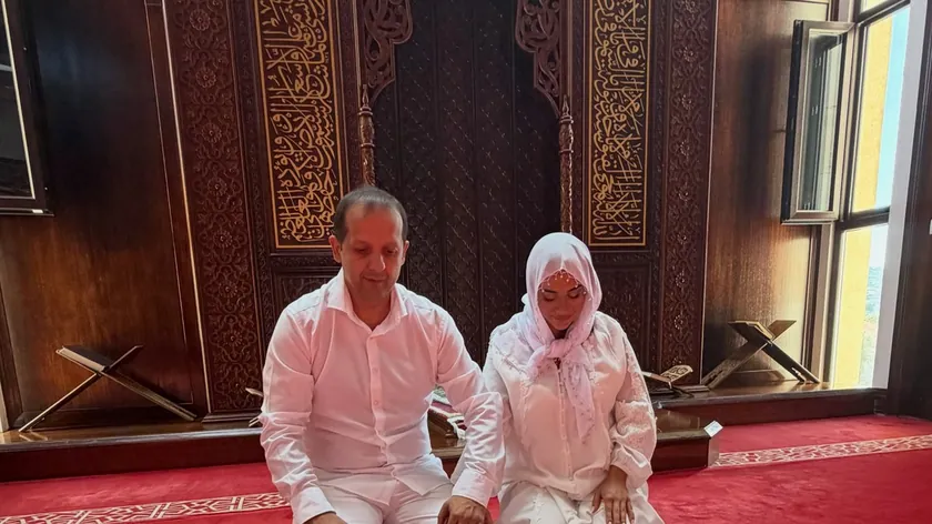 Emir Habibović ve Tamara Baru'da bir camiye evlendi.