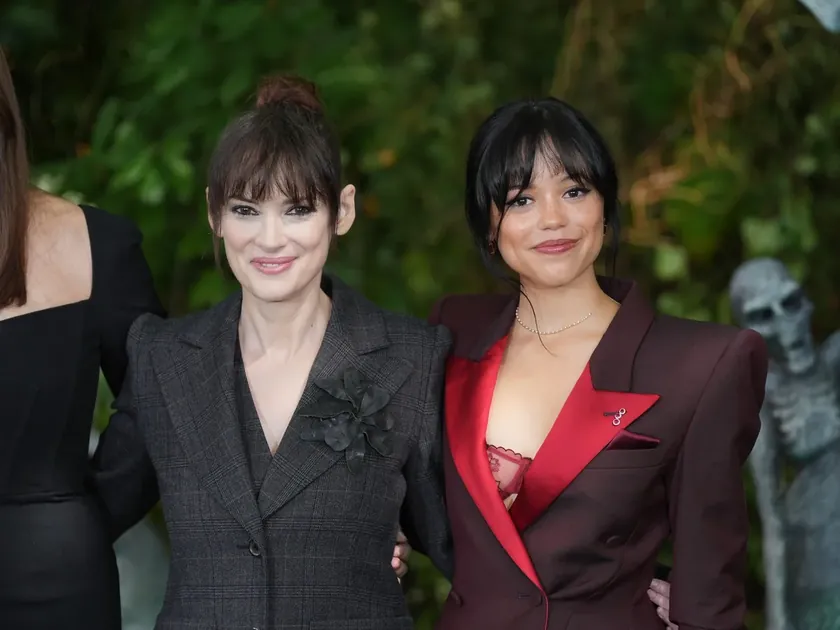 Winona Ryder, İrlanda'da devam eden Wednesday dizisinin üçüncü sezon kadrosuna katıldı.