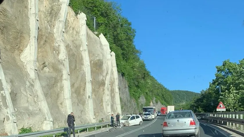 Sırbistan'da Zlatibor yolunda yoğunlaşan trafik nedeniyle polis kontrolleri artırıldı.
