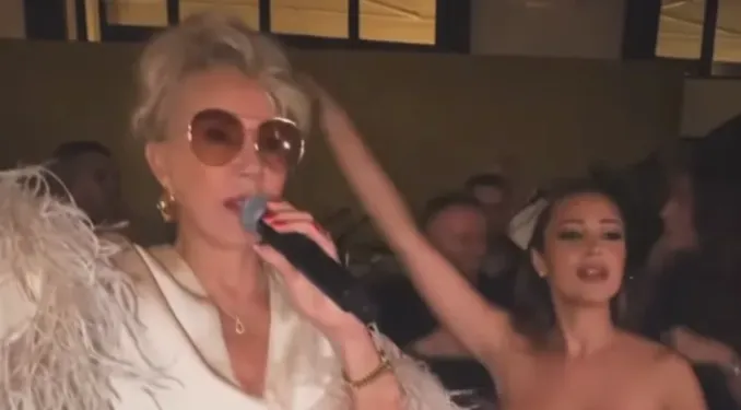 Lepa Brena ve Djevoja Ramović'in Arija'nın küçük kutlamasına katıldı Prija şık bir şekilde çıktı ve dans etti (VIDEO)
