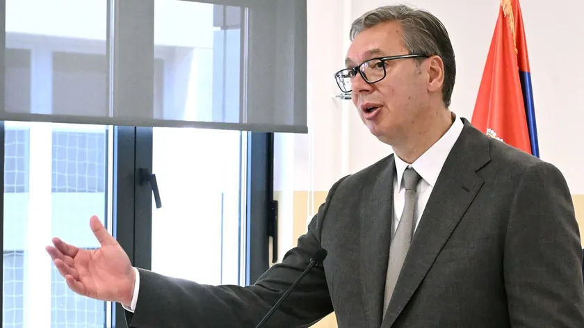 Vučić, Svilajncu'da yaptığı açıklamada vatandaşların "Ko si bre ti" platformundaki başvurularının yerel sorunların çözülmesinde çok yardımcı olduğunu belirtti.