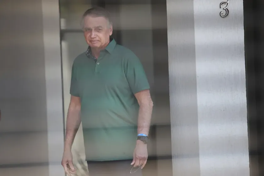 Brezilya Yüksek Mahkemesi, eski Devlet Başkanı Bolsonaro'nun cezasını evde çekmesine onay verdi