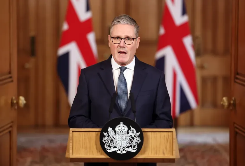 İngiltere Başbakanı Starmer, Putin ve Trump'ın politikalarını eleştirdi, İsrail'e sert tepki gösterdi.